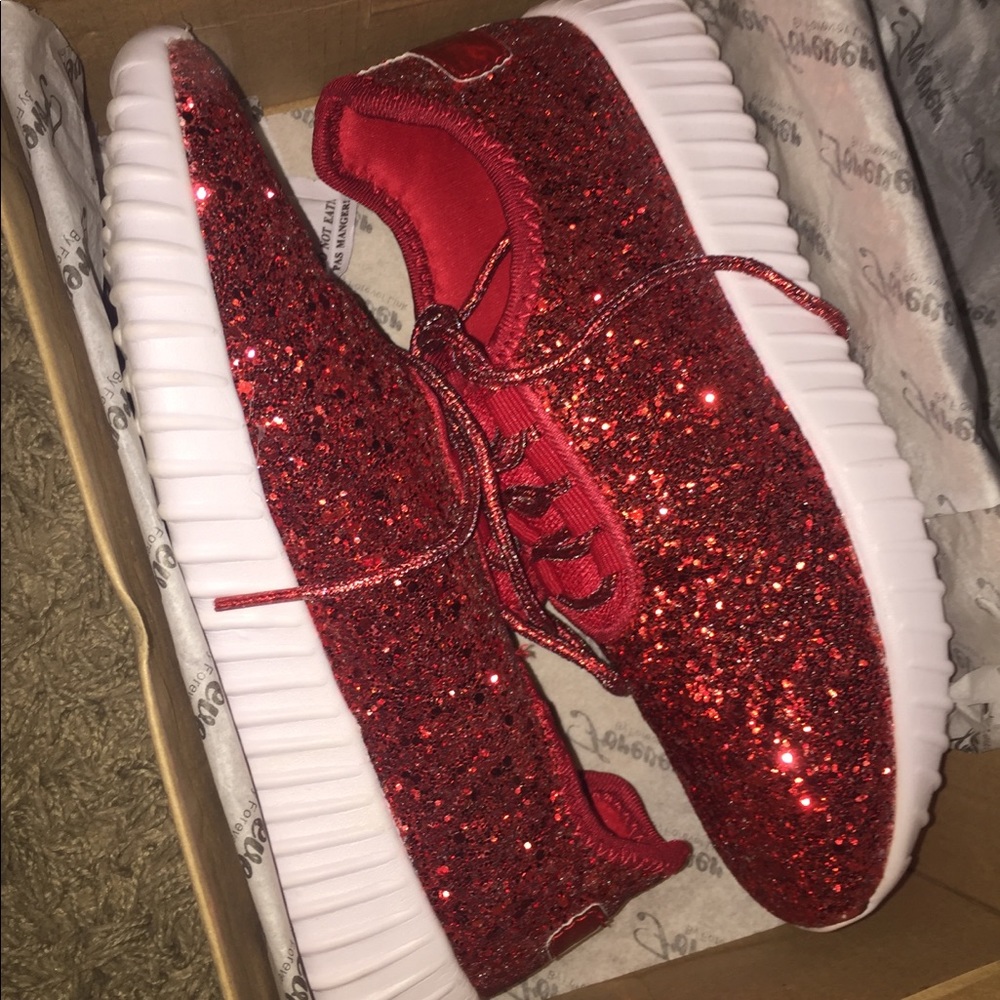 Red shoes - Picture 5 of 8